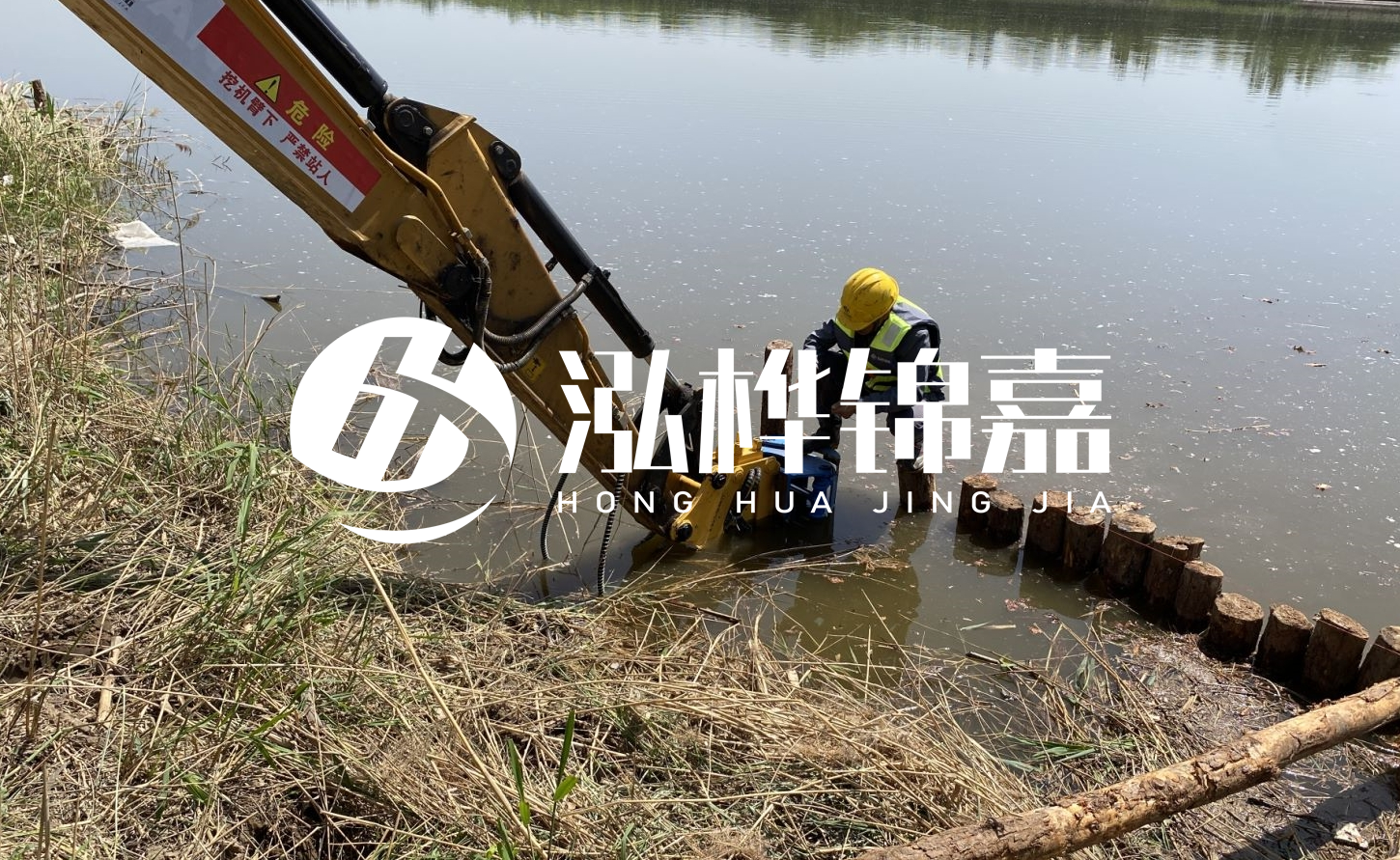護(hù)坡樁選擇松木樁還是杉木？