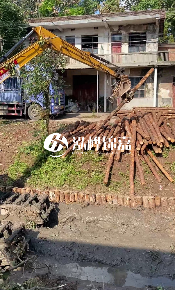 吉安挖機打木樁專業(yè)施工-河道護坡打樁能否防止河岸塌陷？